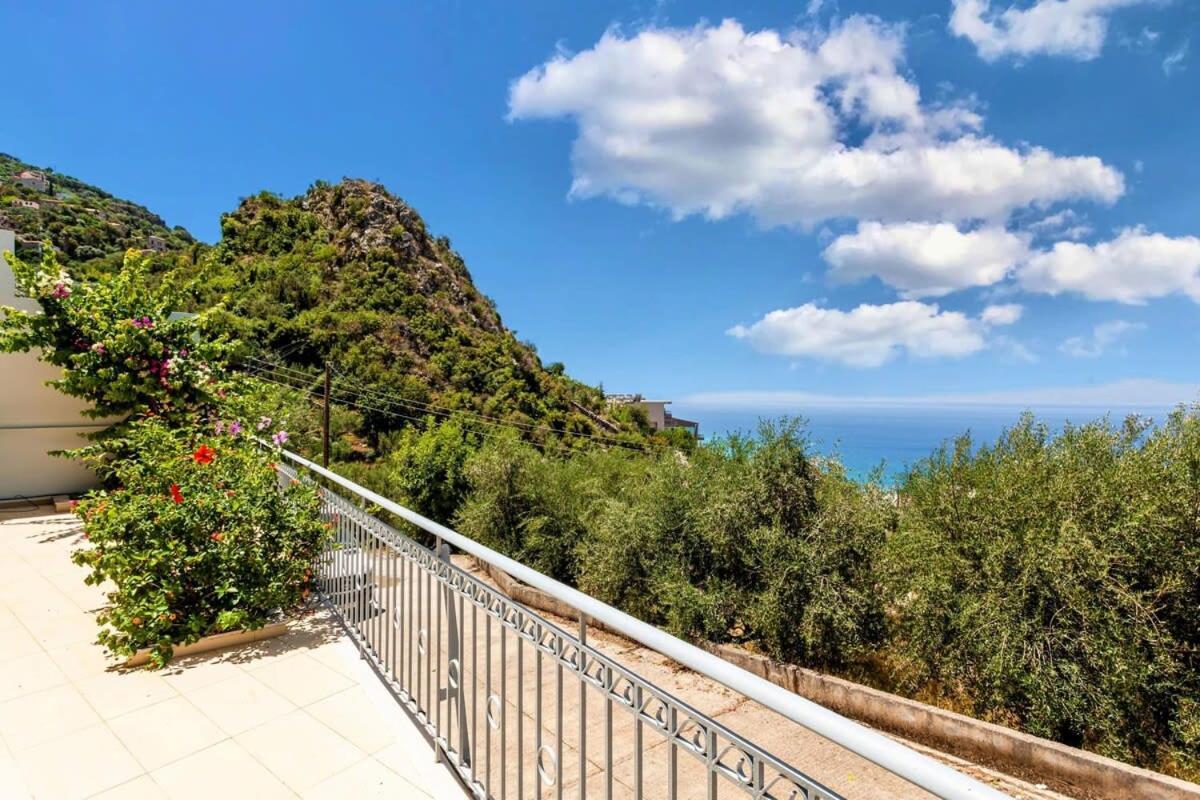 Aigli Fully Equipped Getaway - Seaview Lux Retreat Villa Kalamáta Eksteriør bilde